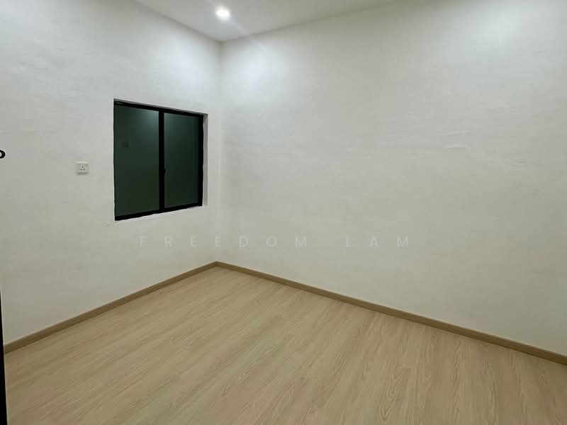 1-storey Terraced House for Sale in Taman Ungku Tun Aminah (Skudai) - Freedom Lam - Bedroom - PropertyGuru.com.my