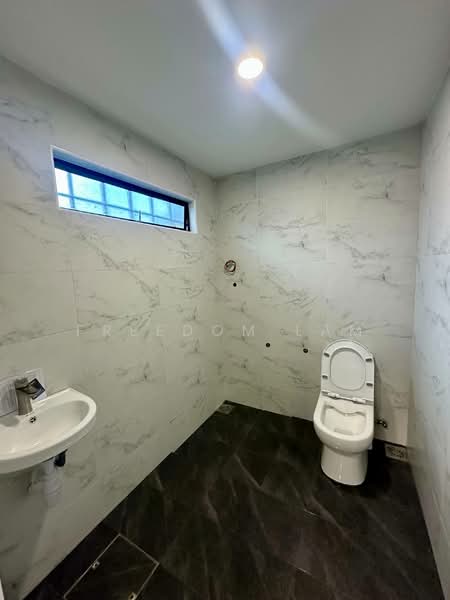 1-storey Terraced House for Sale in Taman Ungku Tun Aminah (Skudai) - Freedom Lam - Bathroom - PropertyGuru.com.my