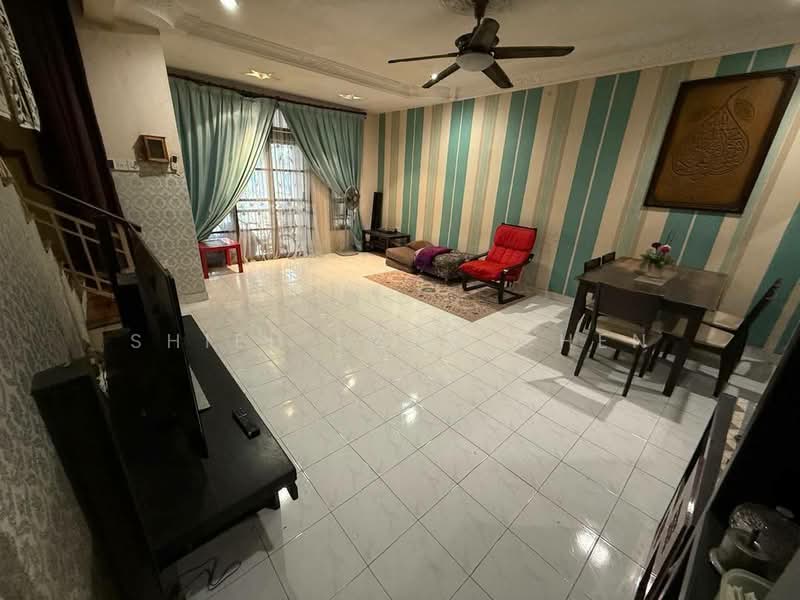 2-storey Terraced House for Sale in Taman Mutiara Rini (Skudai) - Shieh Long Chen - Living Room - PropertyGuru.com.my
