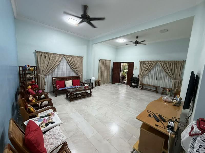 Bungalow for Sale in Taman Kebun Teh (Johor Bahru) - Pauline Ng - Living Room - PropertyGuru.com.my