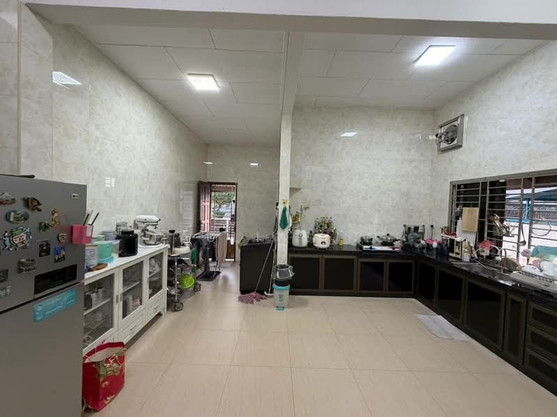 Bungalow for Sale in Taman Kebun Teh (Johor Bahru) - Pauline Ng - Kitchen - PropertyGuru.com.my