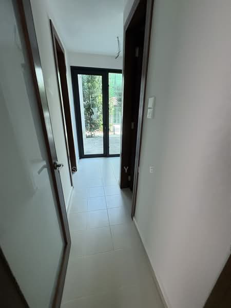 Rumah Teres 3 Tingkat untuk Dijual di Leisure Farm (Gelang Patah) - Sin Yie - Corridor - PropertyGuru.com.my