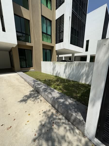 Rumah Teres 3 Tingkat untuk Dijual di Leisure Farm (Gelang Patah) - Sin Yie - PropertyGuru.com.my