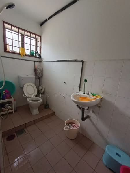 Rumah Teres 2 Tingkat untuk Dijual di Taman Desa Cemerlang (Ulu Tiram) - Calley Chin - Bathroom - PropertyGuru.com.my