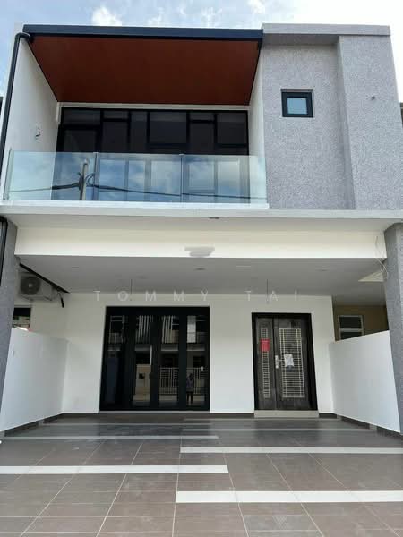 2-storey Terraced House for Sale in Bandar Putra (Kulai) - Tommy Tai - Exterior - PropertyGuru.com.my