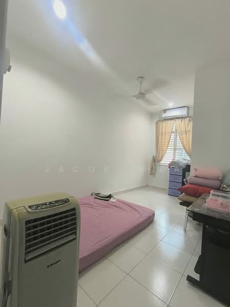 2-storey Terraced House for Sale in Taman Bestari Indah (Ulu Tiram) - Jacob Chua - Bedroom - PropertyGuru.com.my