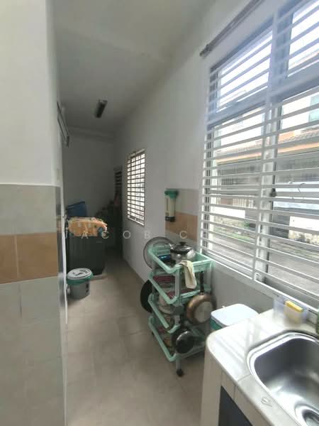 2-storey Terraced House for Sale in Taman Bestari Indah (Ulu Tiram) - Jacob Chua - Kitchen - PropertyGuru.com.my
