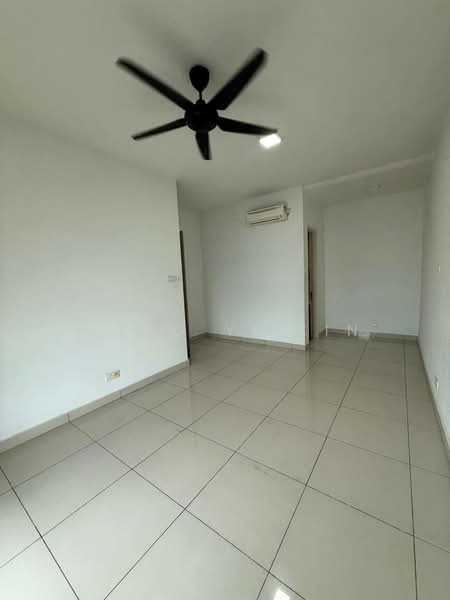 Service Residence for Sale at Skysuites @ Meldrum Hills - Wong Yi Xin - Living Room - PropertyGuru.com.my