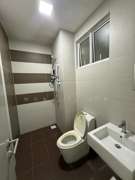 Service Residence for Sale at Skysuites @ Meldrum Hills - Wong Yi Xin - Bathroom - PropertyGuru.com.my