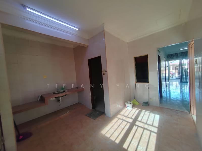 Rumah Teres 1 Tingkat untuk Dijual di Taman Garing Utama (Rawang) - Tiffany Yang - Kitchen - PropertyGuru.com.my