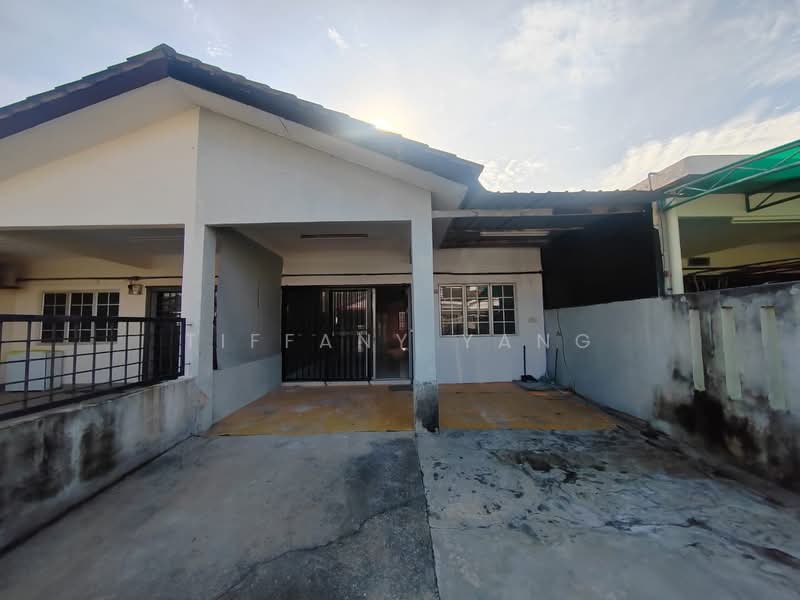 Rumah Teres 1 Tingkat untuk Dijual di Taman Garing Utama (Rawang) - Tiffany Yang - Car Porch - PropertyGuru.com.my