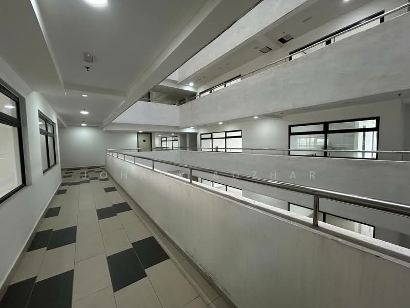Office for Rent in Shah Alam (Selangor) - Johary Adzhar - Corridor - PropertyGuru.com.my