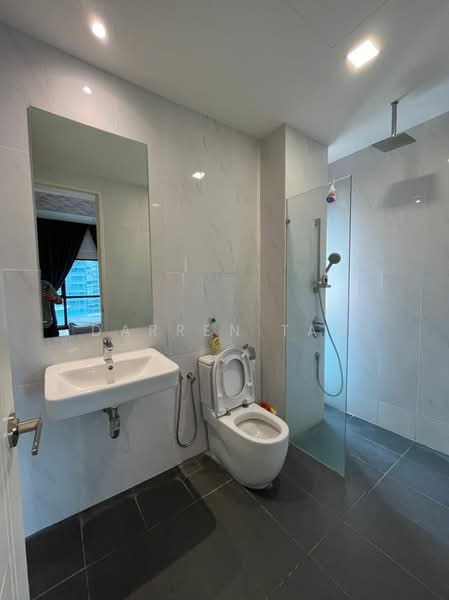Servis Apartment untuk Disewa di Reizz Residence - Darren Tan - Bathroom - PropertyGuru.com.my