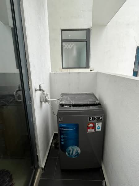 Servis Apartment untuk Disewa di Reizz Residence - Darren Tan - Balcony - PropertyGuru.com.my