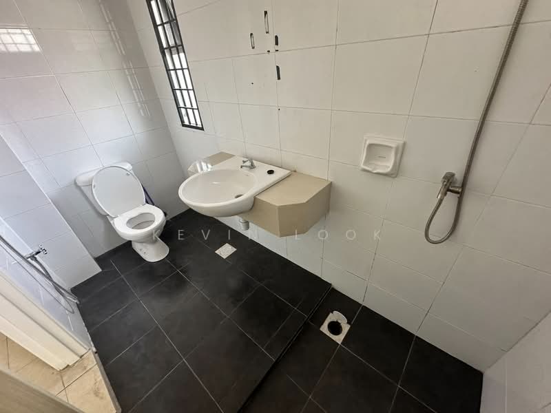 Rumah Teres 2 Tingkat untuk Dijual di Shah Alam (Selangor) - Kevin Look - Bathroom - PropertyGuru.com.my
