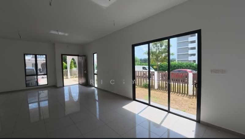 Rumah Teres 2 Tingkat untuk Dijual di Setia Safiro (Cyberjaya) - Eric Yap - Living Room - PropertyGuru.com.my