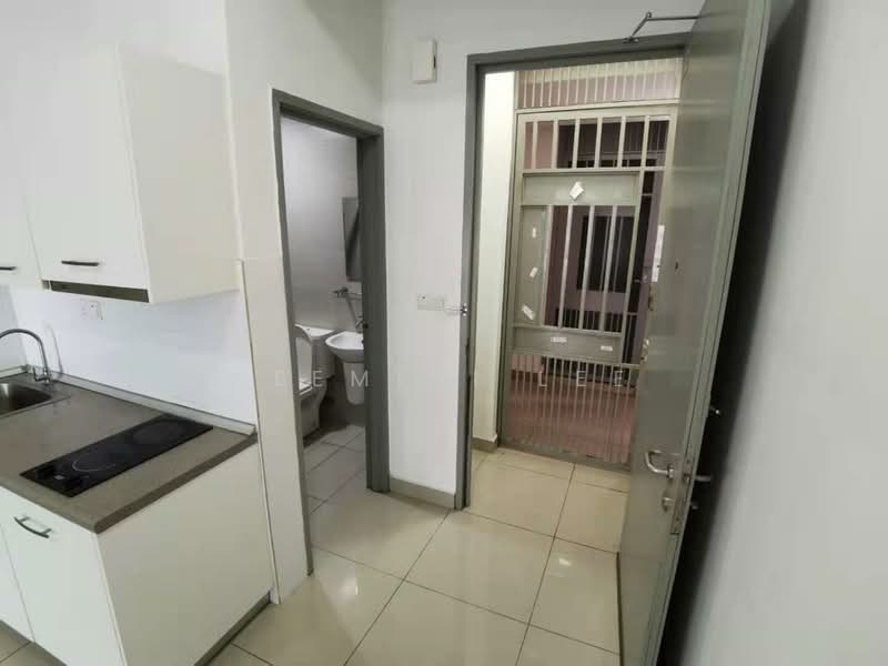 Service Residence for Sale at Cybersquare - Leemini Lee - Kitchen - PropertyGuru.com.my