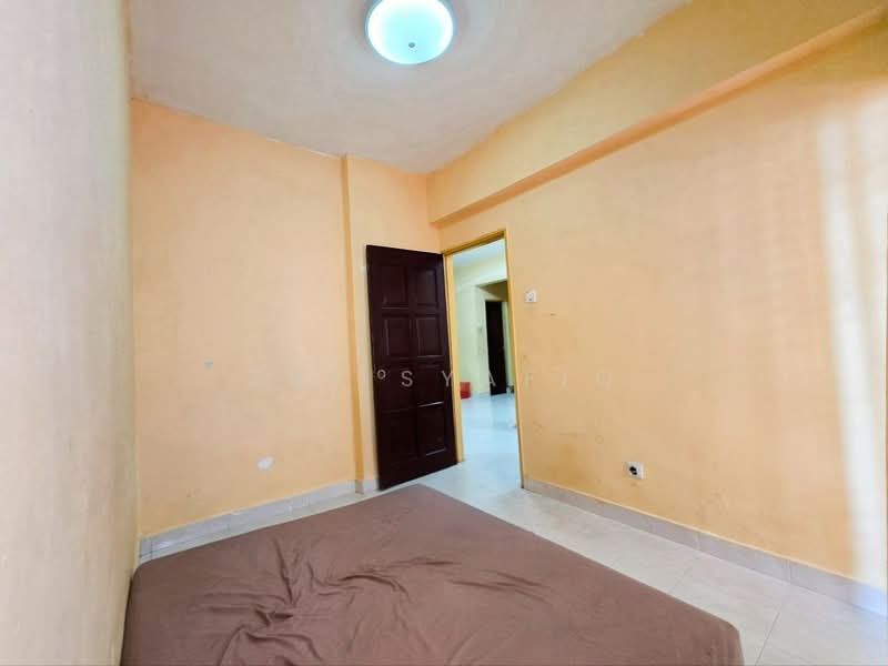 Pangsapuri untuk Dijual di Sri Gotong Apartment - Zul Syafiq - Bedroom - PropertyGuru.com.my