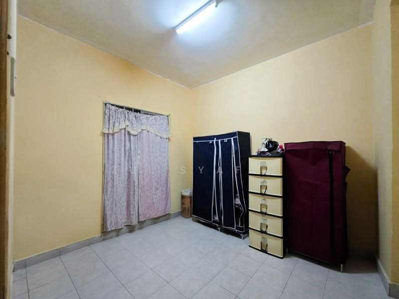 Pangsapuri untuk Dijual di Sri Gotong Apartment - Zul Syafiq - Bedroom - PropertyGuru.com.my