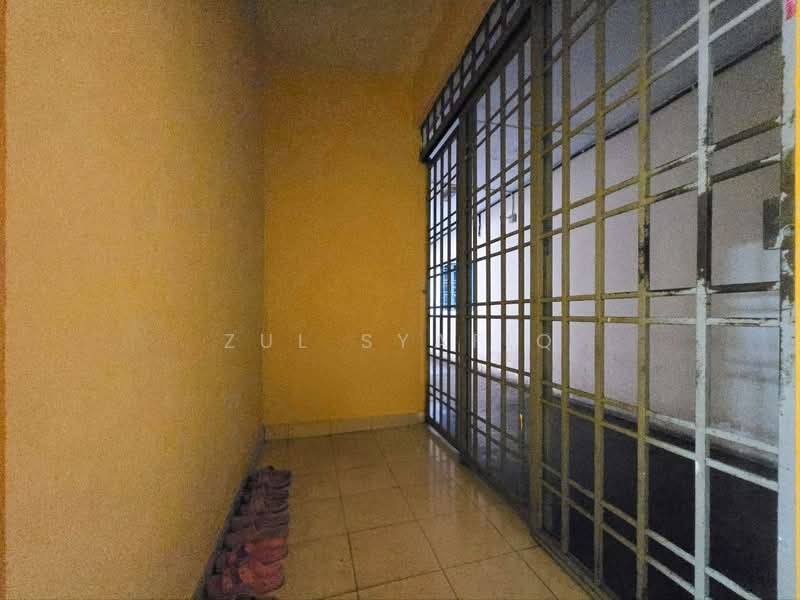 Pangsapuri untuk Dijual di Sri Gotong Apartment - Zul Syafiq - Entrance - PropertyGuru.com.my