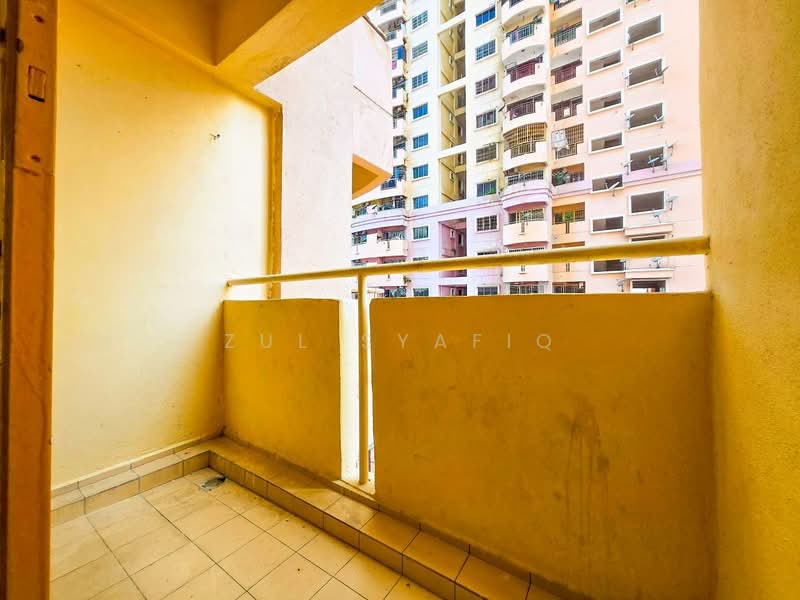 Pangsapuri untuk Dijual di Sri Gotong Apartment - Zul Syafiq - Balcony - PropertyGuru.com.my