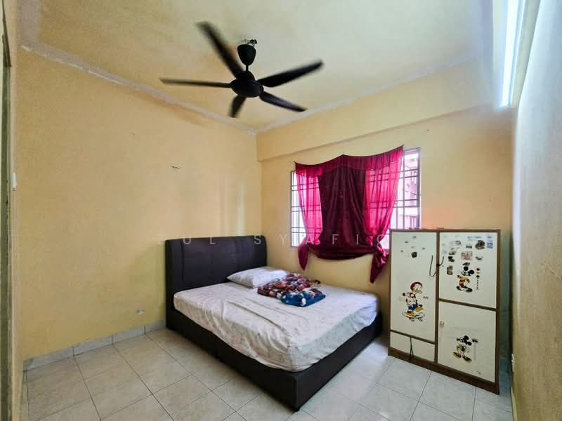Pangsapuri untuk Dijual di Sri Gotong Apartment - Zul Syafiq - Bedroom - PropertyGuru.com.my