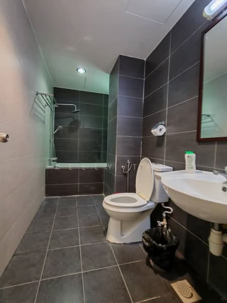 Kondominium untuk Dijual di Kinta Riverfront Hotel & Suites - Kelly Tan - Bathroom - PropertyGuru.com.my