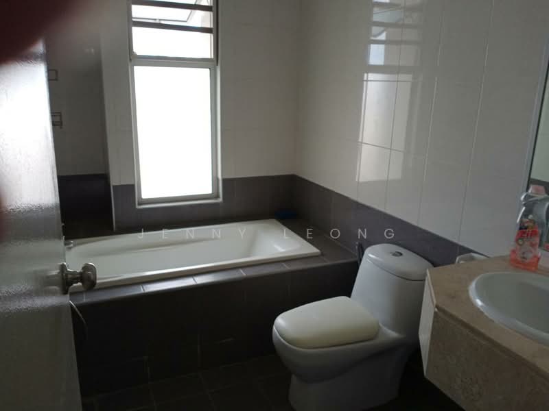 Servis Apartment untuk Disewa di Birch Regency @ Penang Times Square - Jenny Leong - Bathroom - PropertyGuru.com.my