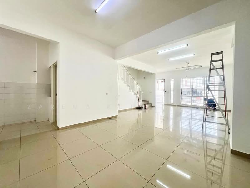 Rumah Teres 2 Tingkat untuk Dijual di Setia Ecohill (Semenyih) - Zarema Kulbuzheva - Living Room - PropertyGuru.com.my