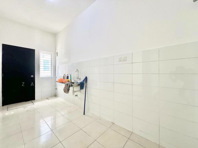 Rumah Teres 2 Tingkat untuk Dijual di Setia Ecohill (Semenyih) - Zarema Kulbuzheva - Kitchen - PropertyGuru.com.my