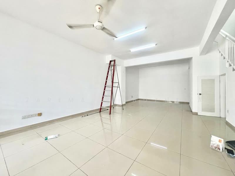 Rumah Teres 2 Tingkat untuk Dijual di Setia Ecohill (Semenyih) - Zarema Kulbuzheva - Living Room - PropertyGuru.com.my