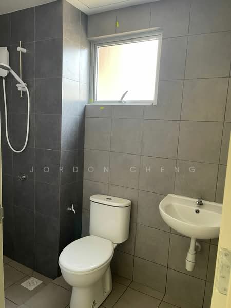 Kondominium untuk Disewa di Residensi Sateria - Jordon Cheng - Bathroom - PropertyGuru.com.my