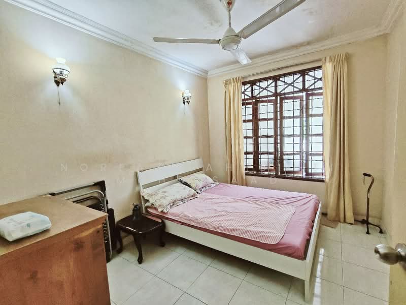 Bungalow for Sale in Hulu Kelang (Kuala Lumpur) - Norfazilah Binti Mohd Saad - Bedroom - PropertyGuru.com.my
