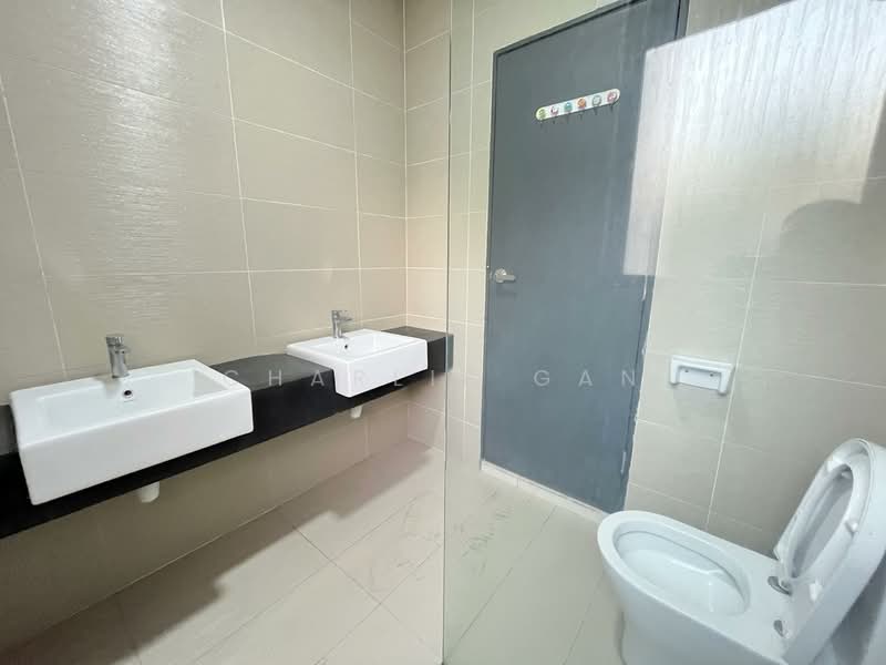 Rumah Kluster untuk Disewa di Canary Garden (Klang) - Charlie Gan - Bathroom - PropertyGuru.com.my