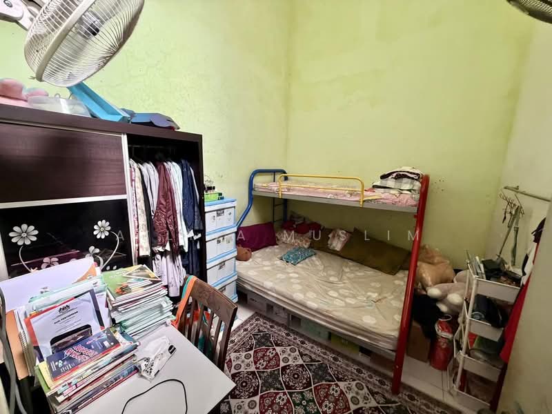 1-storey Terraced House for Sale in Taman Rengit Indah (Rengit) - Azlina Muslim - Bedroom - PropertyGuru.com.my