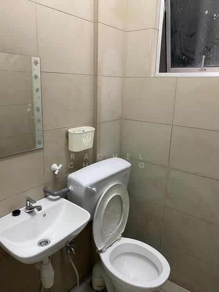 Rumah Flat untuk Disewa di Puchong Utama Court 1 - Rachel Cheong - Bathroom - PropertyGuru.com.my