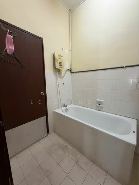 Rumah Teres 2 Tingkat untuk Disewa di Skudai (Johor) - Le Ching . - Bathroom - PropertyGuru.com.my