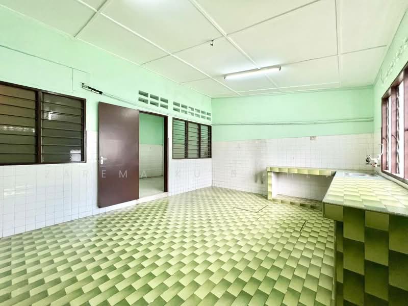 1-storey Terraced House for Sale in Taman Sungai Jelok (Kajang) - Zarema Kulbuzheva - Kitchen - PropertyGuru.com.my