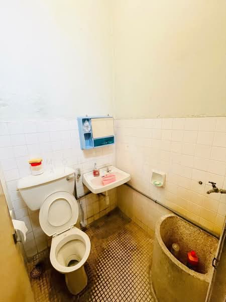 Rumah Teres 2 Tingkat untuk Dijual di Taman Connaught (Cheras) - Mohd Aizat Saiful Bahri - Bathroom - PropertyGuru.com.my