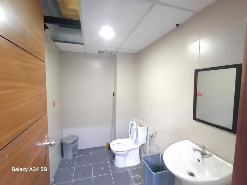 Factory for Rent in Taman Perindustrian Kinrara (Bandar Kinrara) - Joyce Hoo - Bathroom - PropertyGuru.com.my