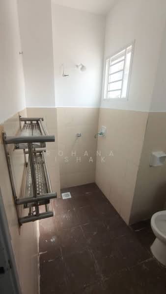 Rumah Teres 2 Tingkat untuk Dijual di Puncak Alam (Selangor) - Rohana Ishak - Bathroom - PropertyGuru.com.my