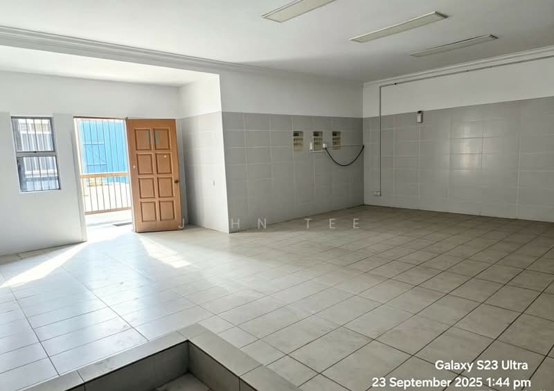 Warehouse for Rent in Shah Alam (Selangor) - John Tee - Entrance - PropertyGuru.com.my
