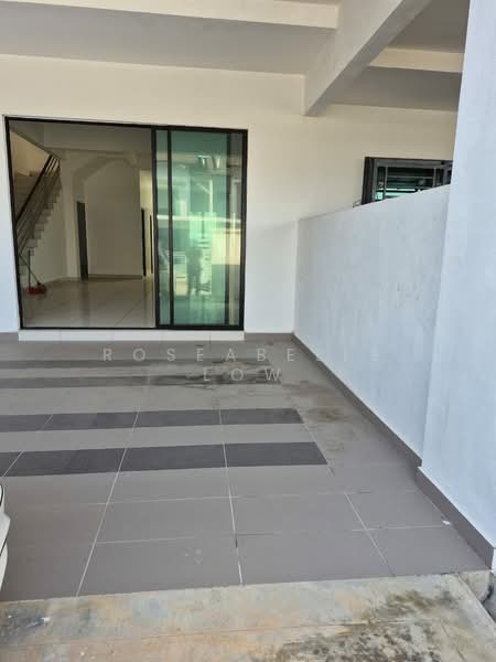 Rumah Teres 2 Tingkat untuk Dijual di Dengkil (Selangor) - Roseabelle Low - Entrance - PropertyGuru.com.my