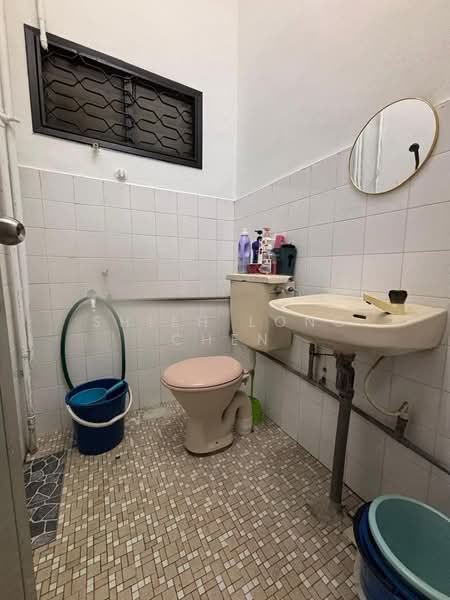 Rumah Teres untuk Dijual di Taman Desa Cemerlang (Ulu Tiram) - Shieh Long Chen - Bathroom - PropertyGuru.com.my