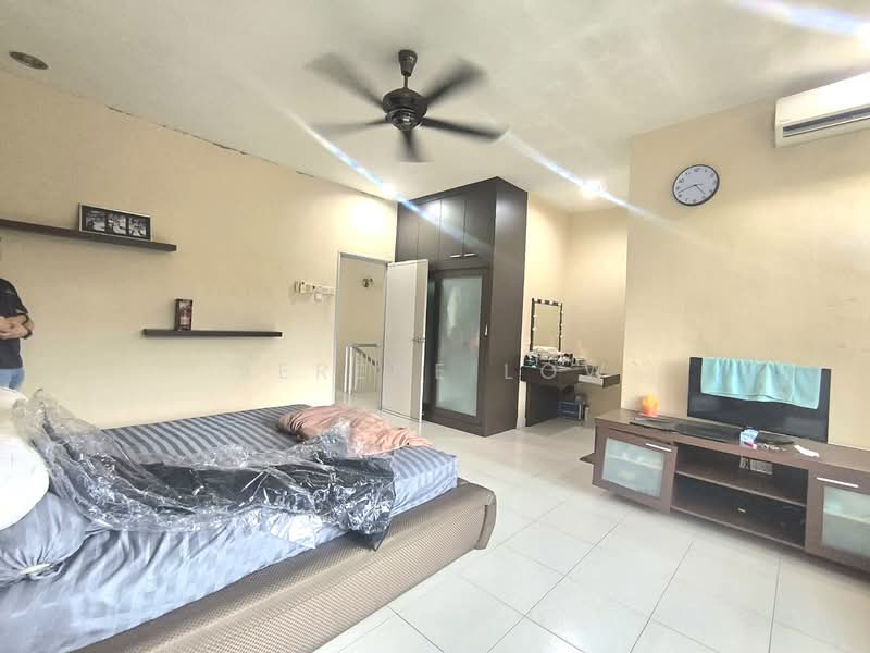 2-storey Terraced House for Sale in Taman Bestari Indah (Ulu Tiram) - Serene Low - PropertyGuru.com.my