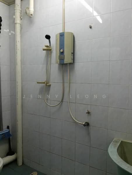 Pangsapuri untuk Disewa di Taman Alor Vista - Jenny Leong - Bathroom - PropertyGuru.com.my