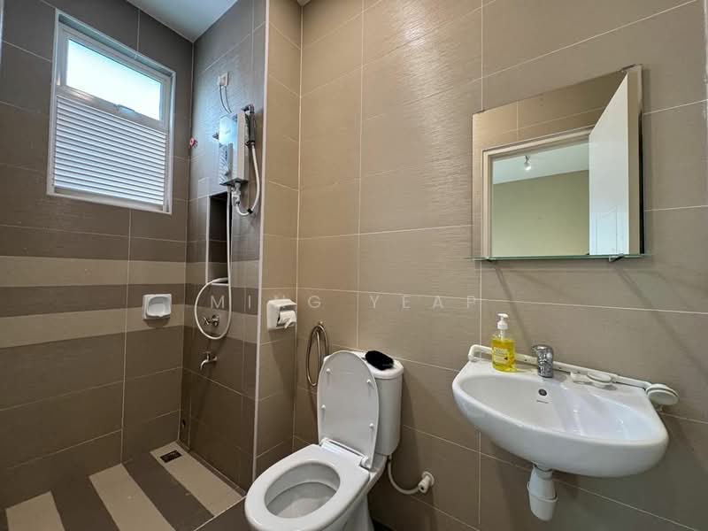 Rumah Berkembar untuk Dijual di Bandar Dato Onn (Tebrau) - Ming Yeap - Bathroom - PropertyGuru.com.my