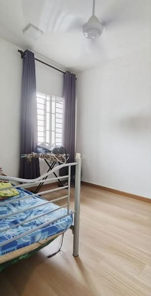 Pangsapuri untuk Dijual di De Cemara apartment setia alam - Azwa Abas - Bedroom - PropertyGuru.com.my