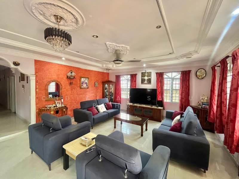 Rumah Banglo untuk Dijual di Desa Pandan (Ampang) - Mohd Aizat Saiful Bahri - Living Room - PropertyGuru.com.my
