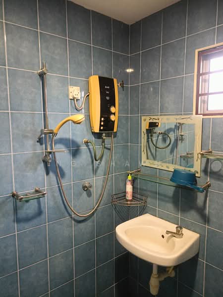 Rumah Teres 2 Tingkat untuk Disewa di Bandar Puteri Klang (Klang) - Ng Shawn - Bathroom - PropertyGuru.com.my